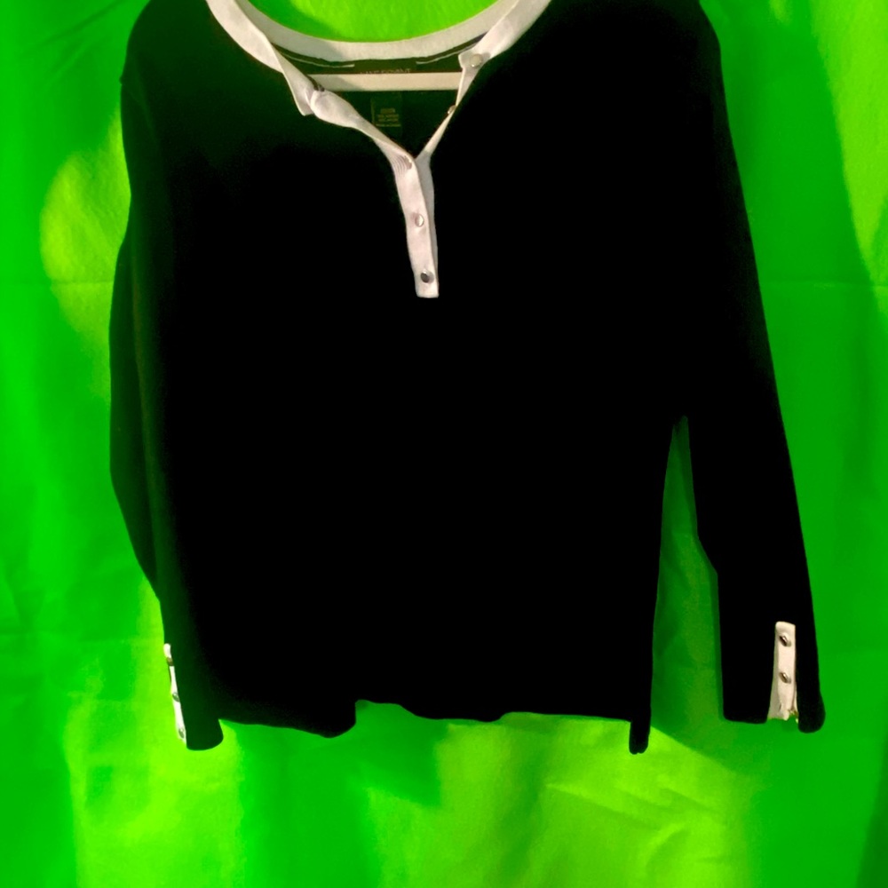 Black sweater trimmed in white with silver buttons 3X